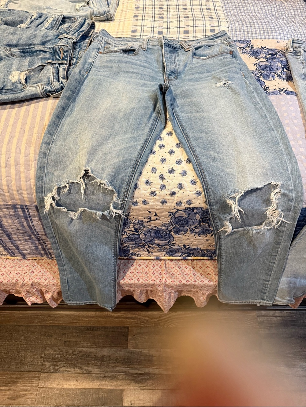 American Eagle Outfitters Light Blue Distressed Skinny Jeans